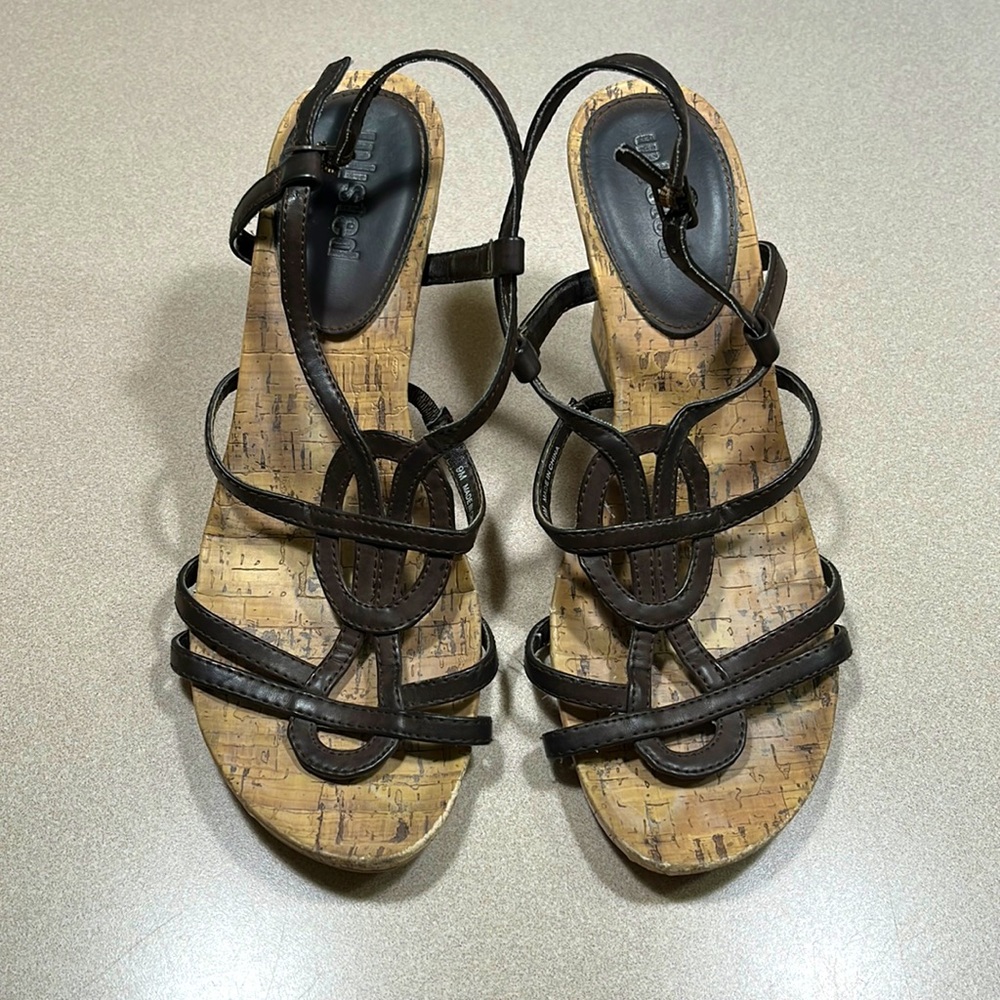 Wedge heels with brown straps 9M